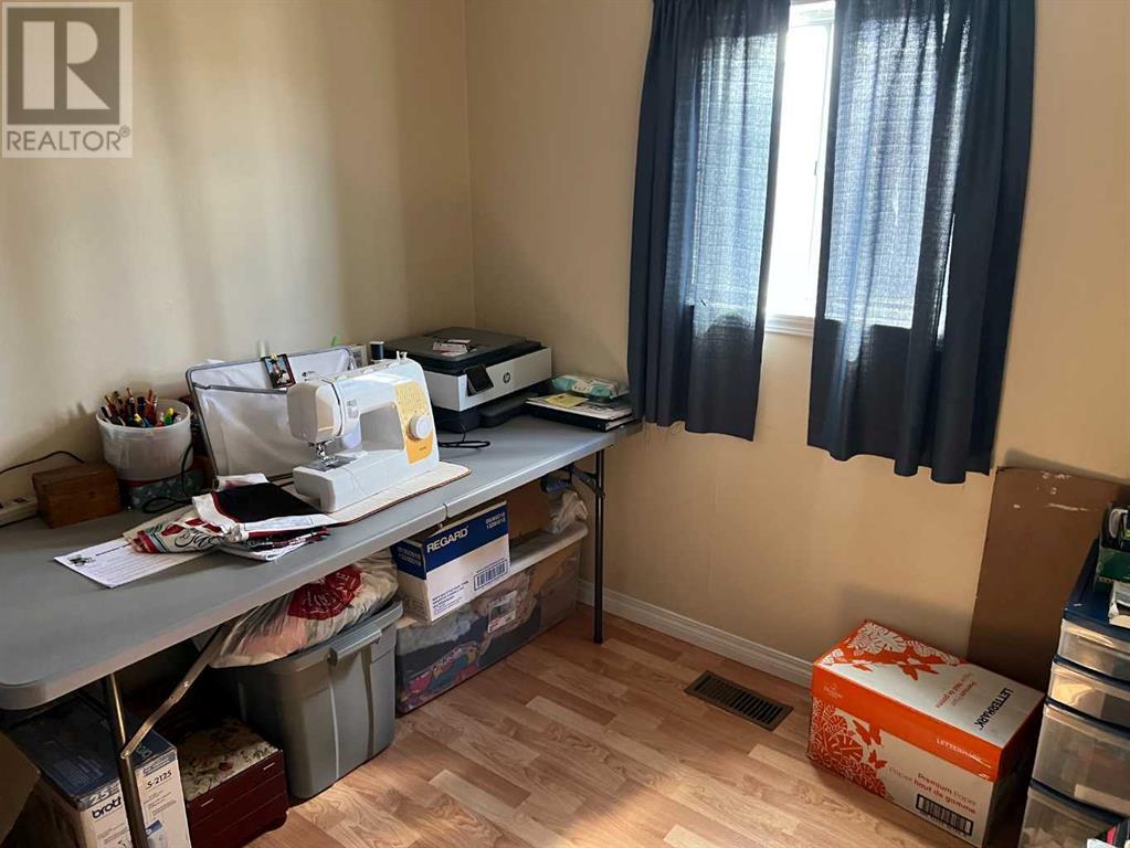407 9 Street Property Photo 14
