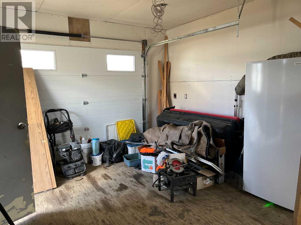 407 9 Street Property Photo 16