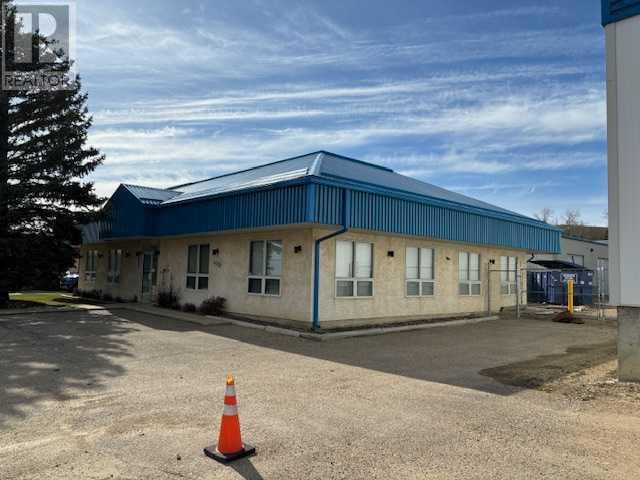 4628 62 Street Property Photo 3