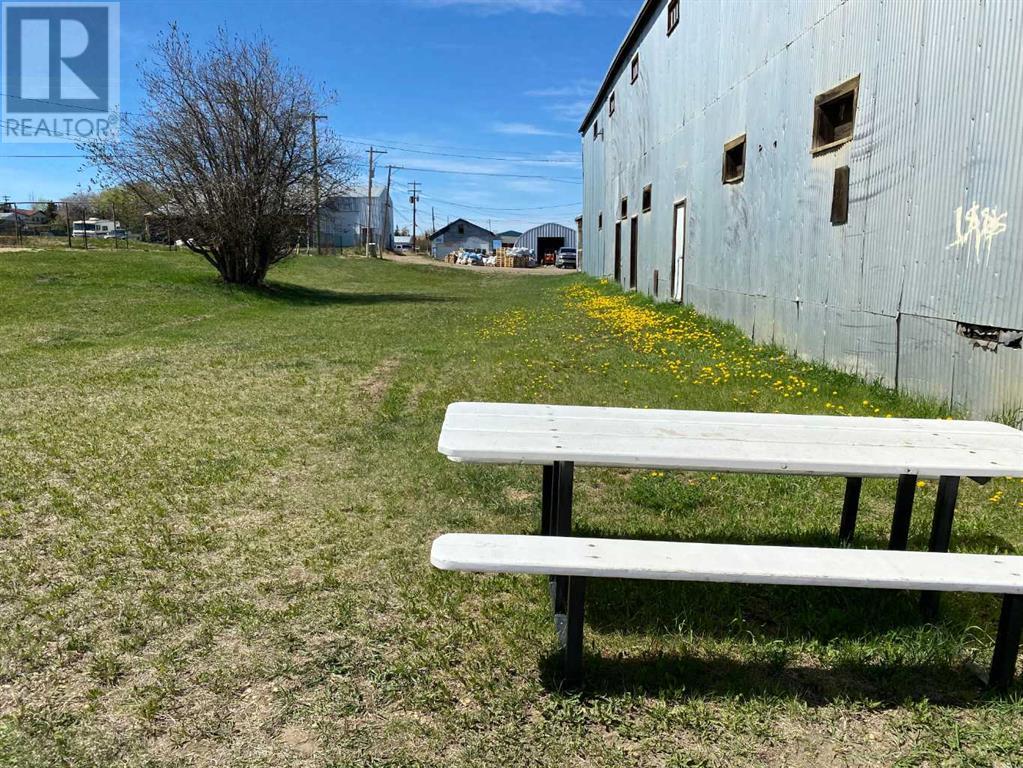 4612 50 Street Property Photo 1