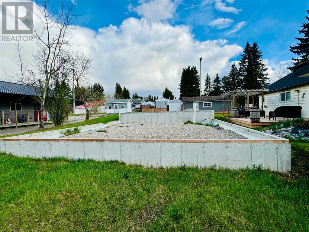 5135 50 Avenue Property Photo 2