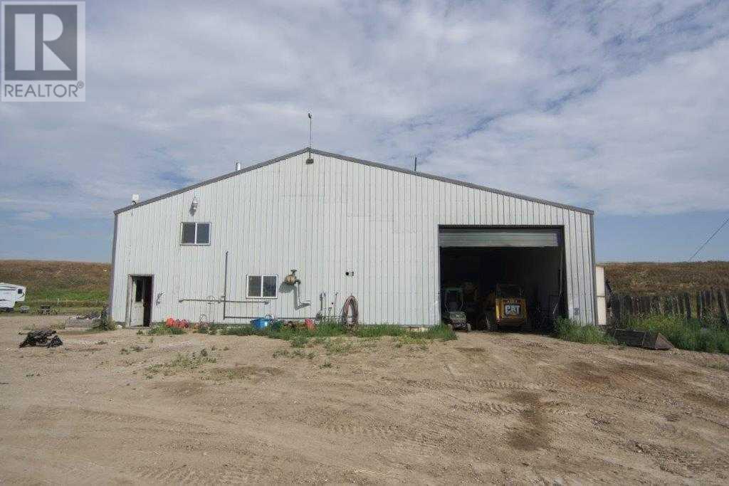 253058 Highway 817 Property Photo 4