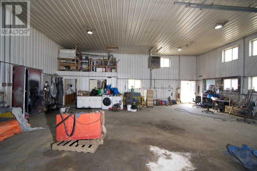 253058 Highway 817 Property Photo 8