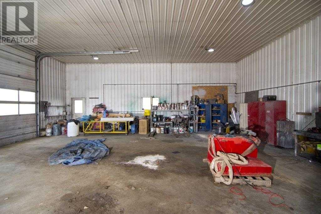253058 Highway 817 Property Photo 10