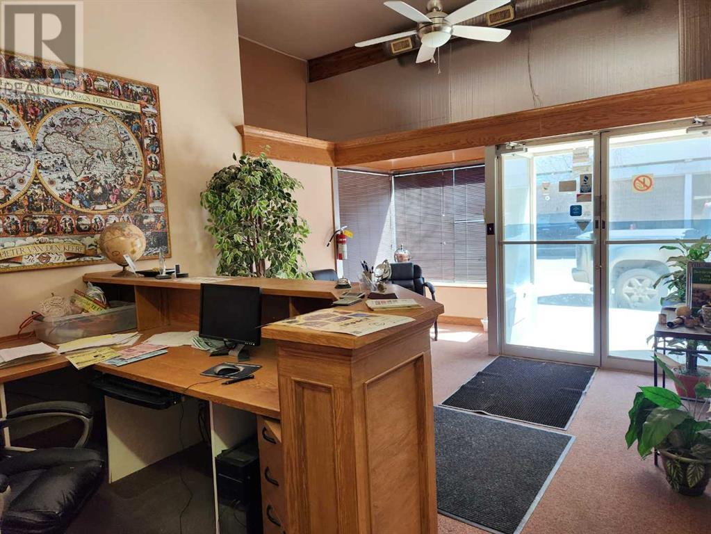 5014 50 Avenue Property Photo 2