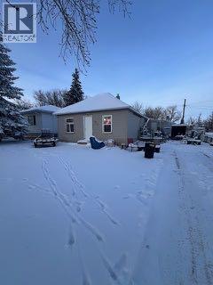 428 3 Avenue E Property Photo 2