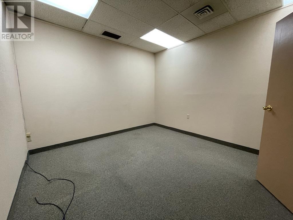 4805 48 Street Property Photo 27