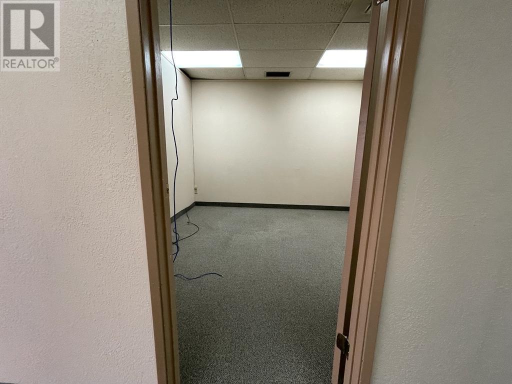 4805 48 Street Property Photo 28