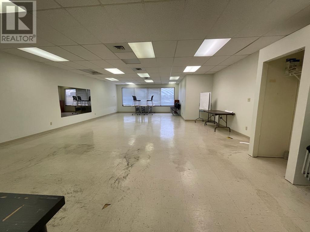 4805 48 Street Property Photo 31