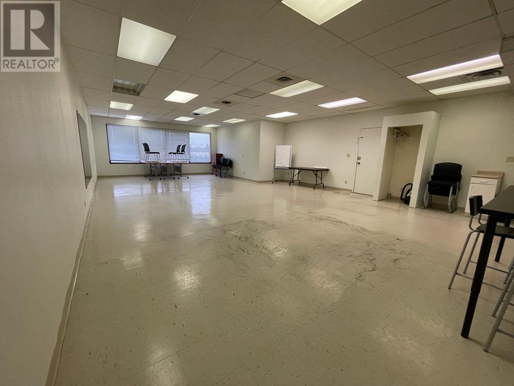 4805 48 Street Property Photo 33