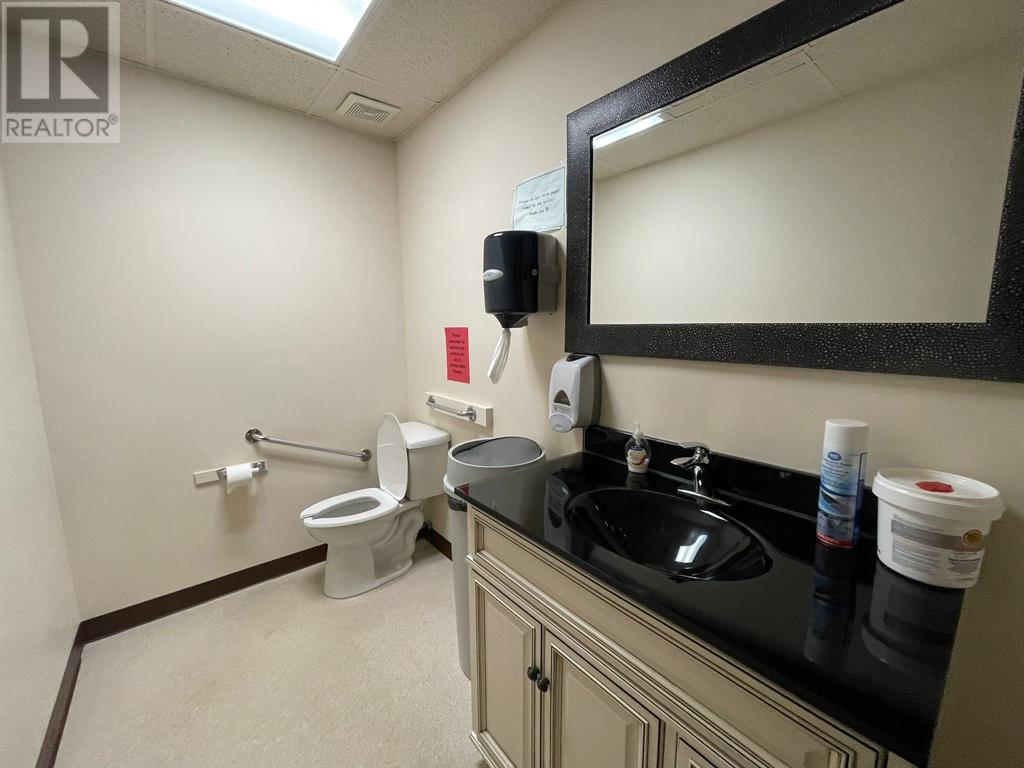 4805 48 Street Property Photo 40