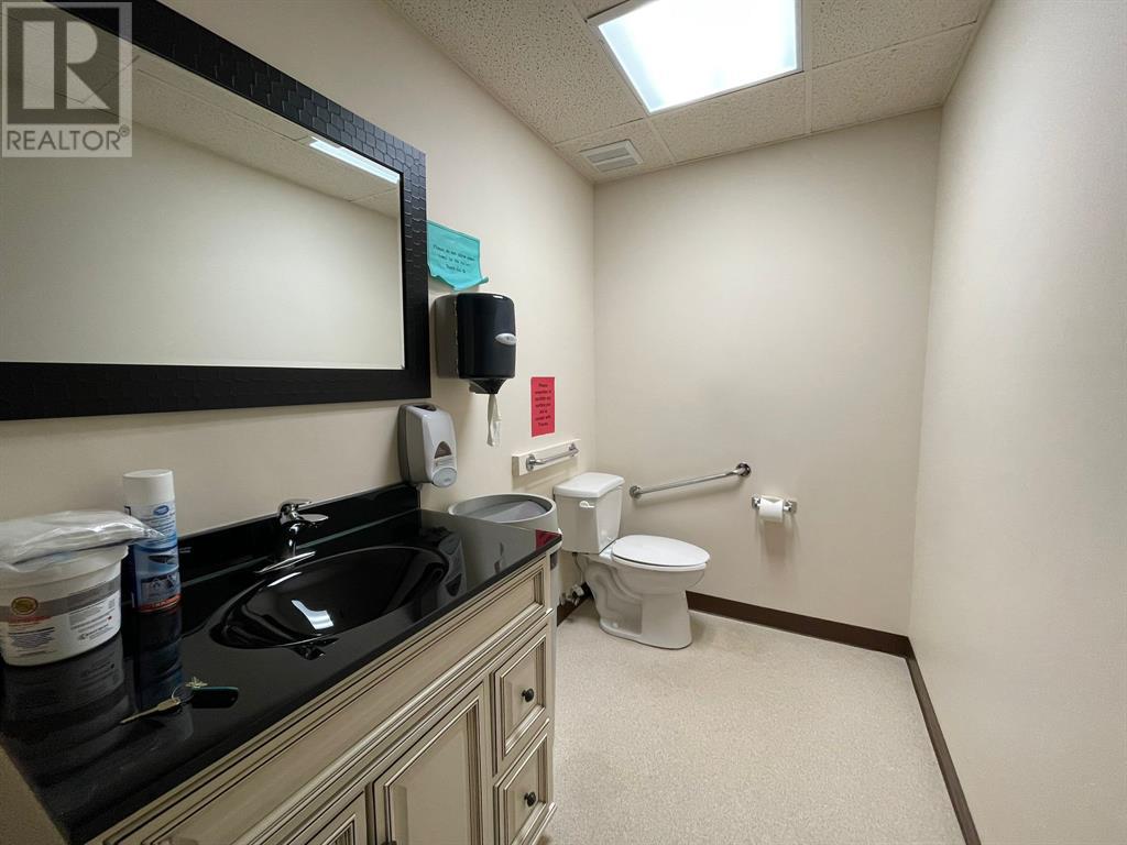 4805 48 Street Property Photo 42
