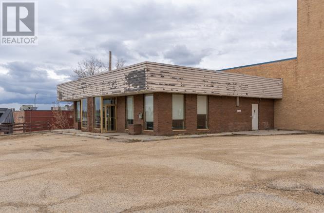 5004 48 Avenue Property Photo 1