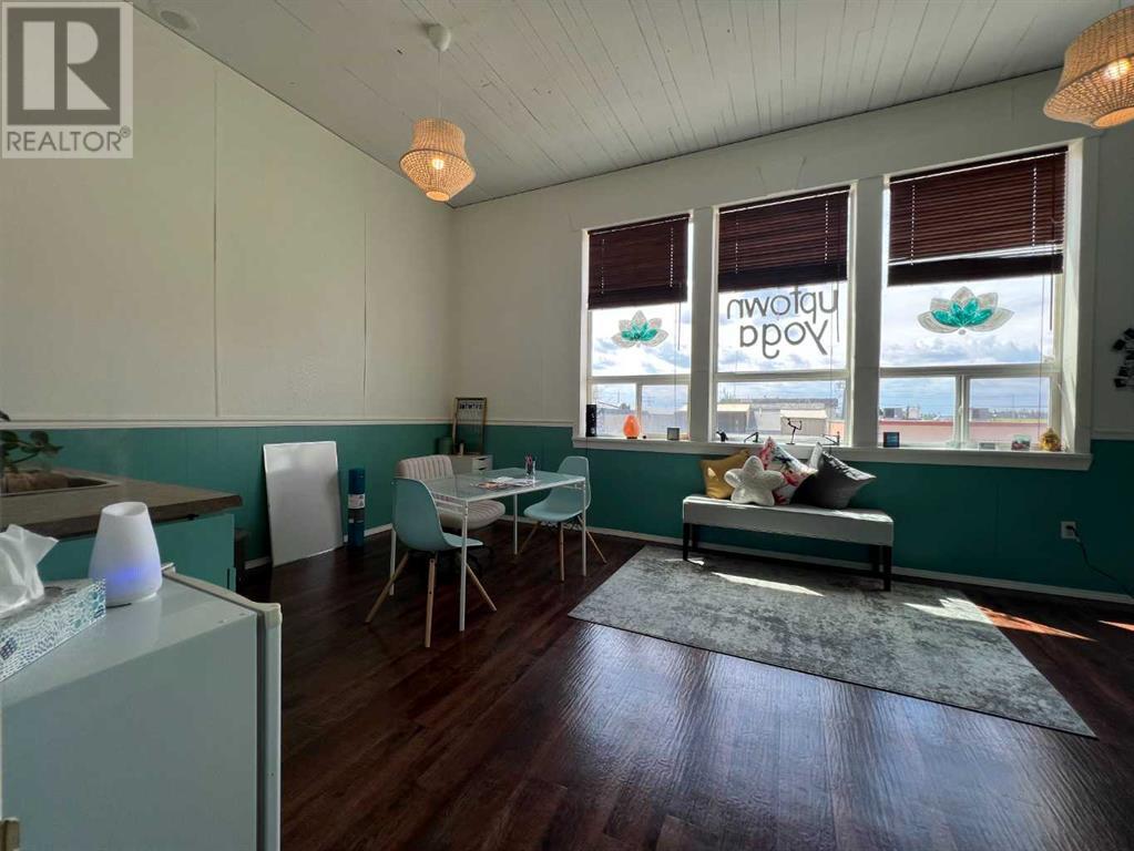 319 50 Street Property Photo 8