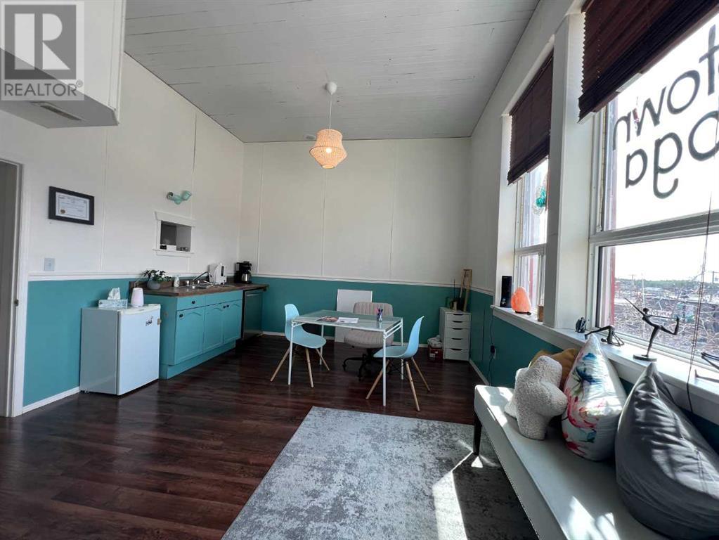 319 50 Street Property Photo 11