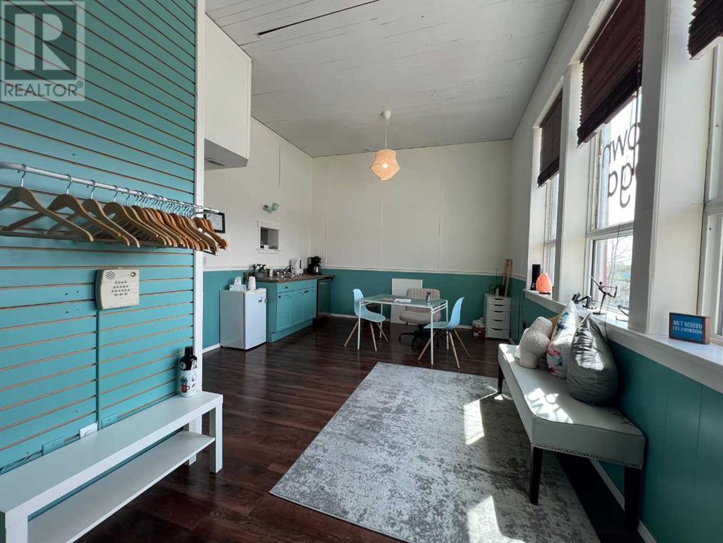 319 50 Street Property Photo 12