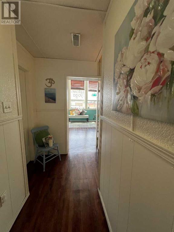 319 50 Street Property Photo 14