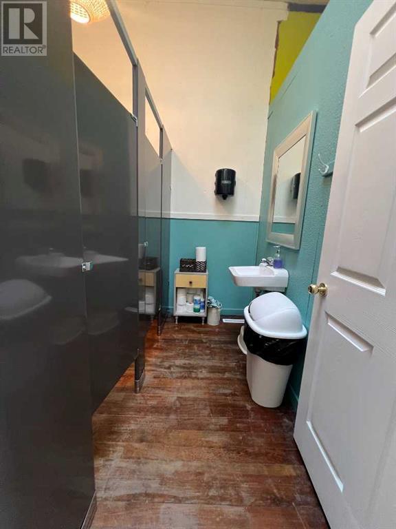 319 50 Street Property Photo 16
