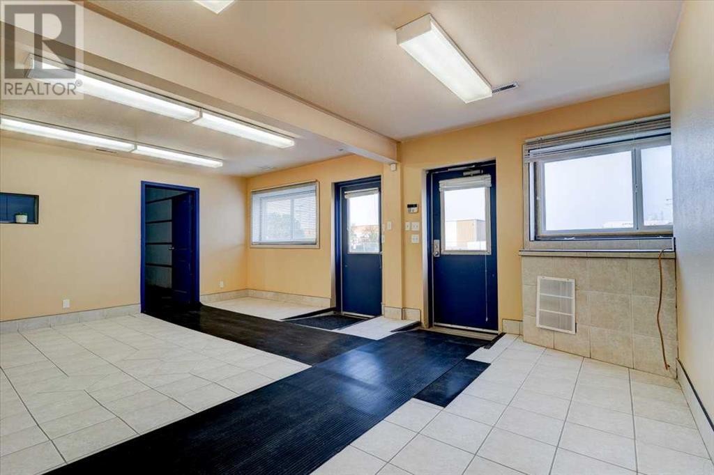 9113 111 Street Property Photo 11