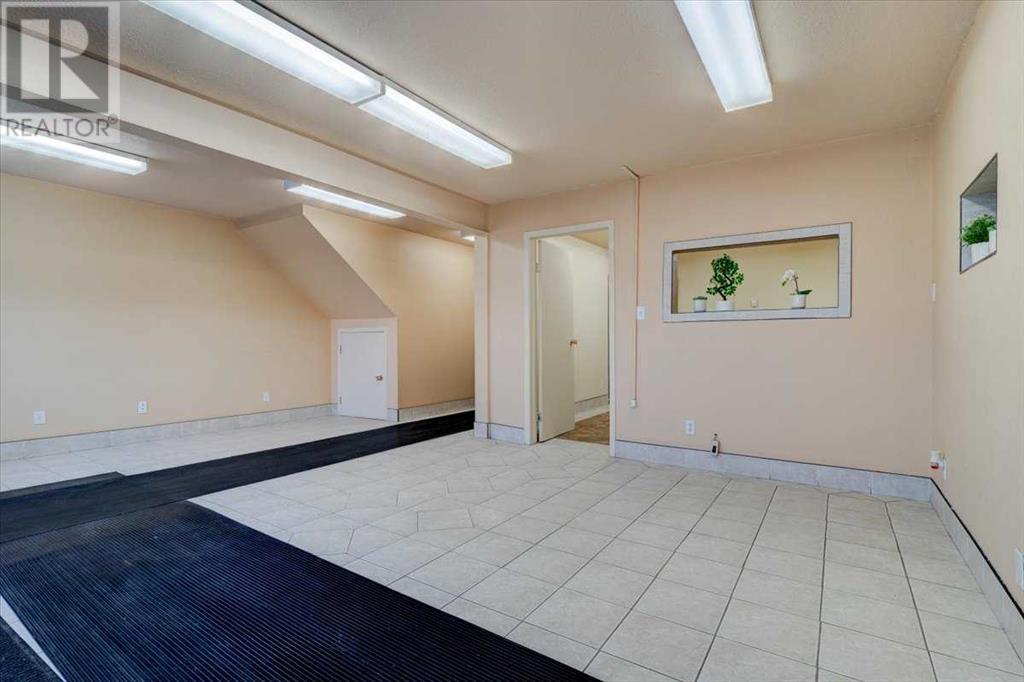 9113 111 Street Property Photo 13
