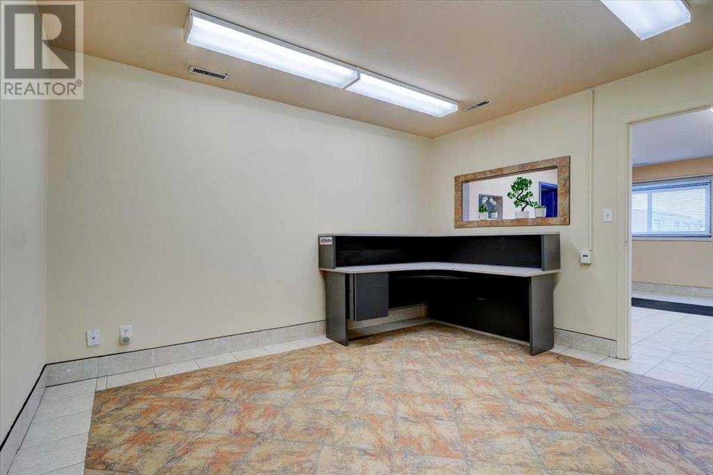 9113 111 Street Property Photo 15