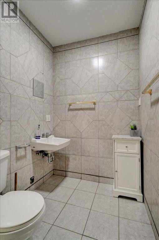 9113 111 Street Property Photo 16