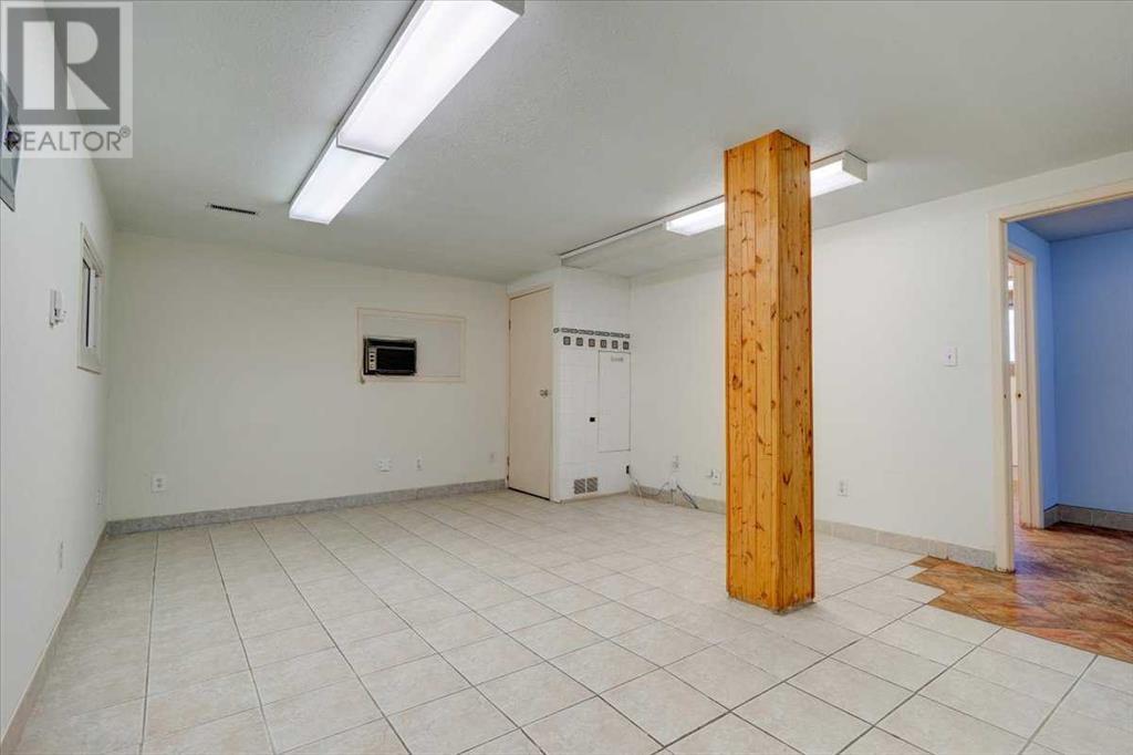 9113 111 Street Property Photo 17