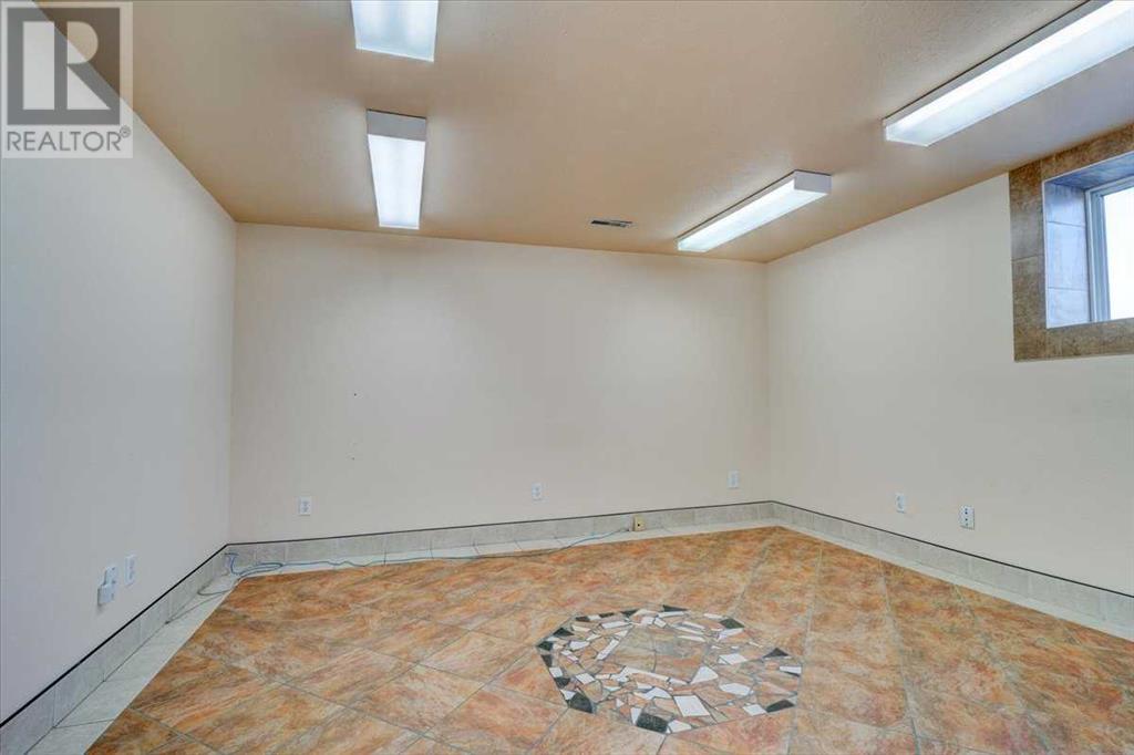 9113 111 Street Property Photo 18