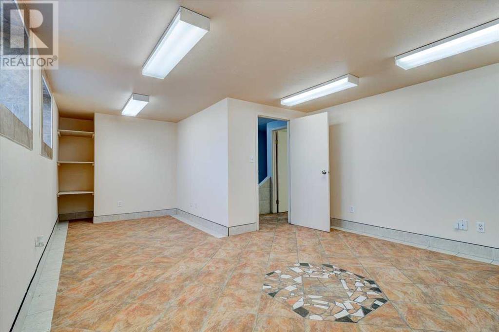 9113 111 Street Property Photo 19