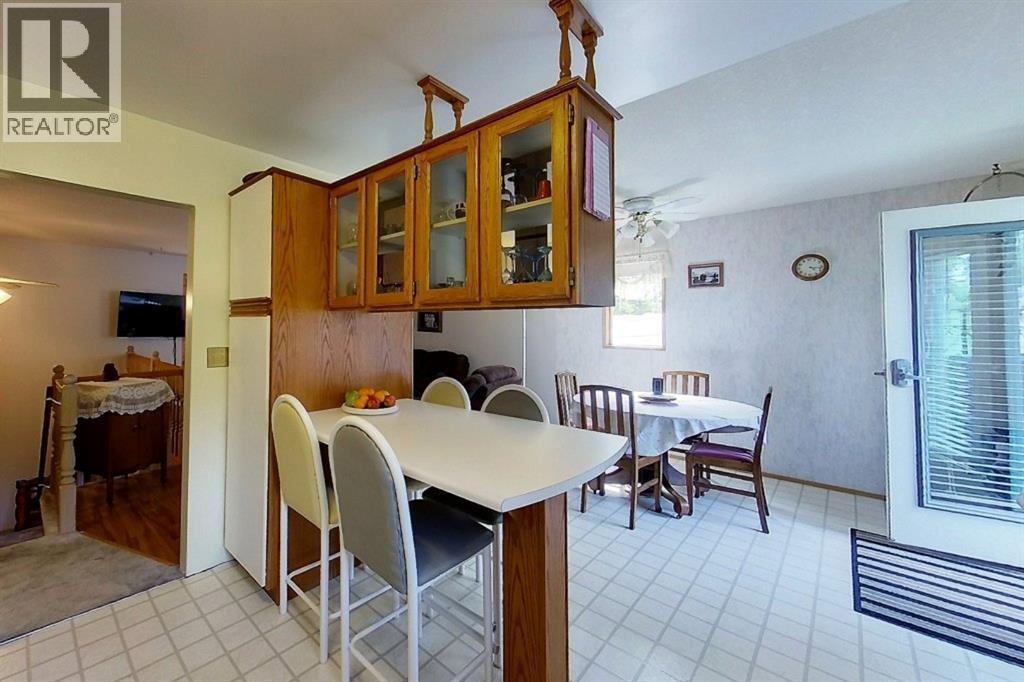 5114 49 Ave Property Photo 7