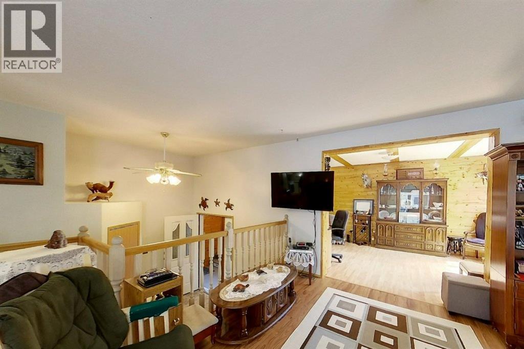 5114 49 Ave Property Photo 9