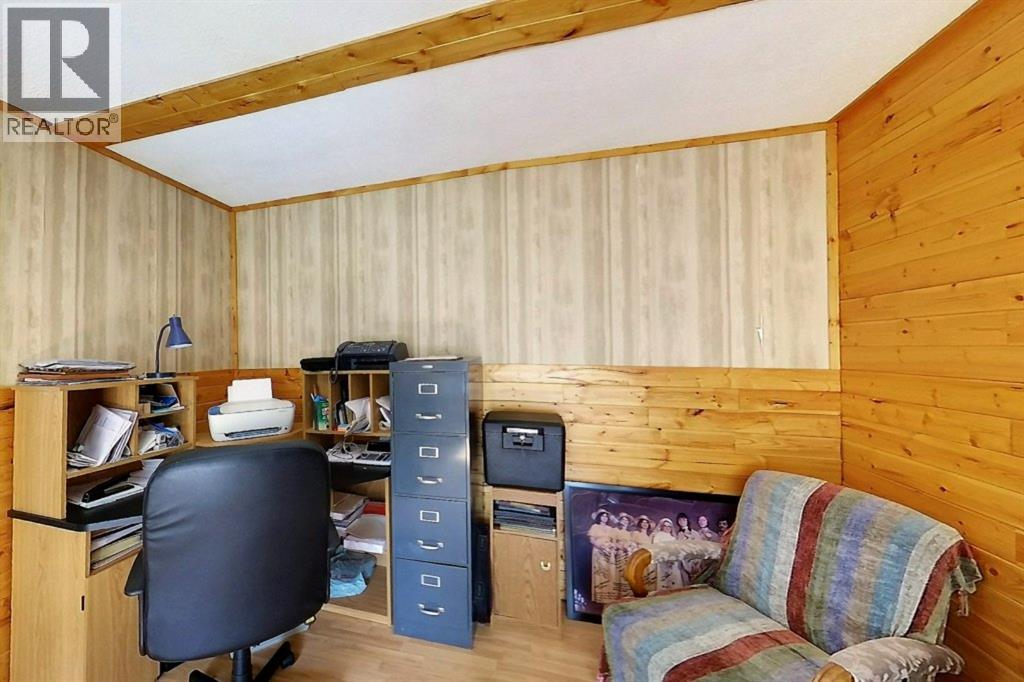 5114 49 Ave Property Photo 12