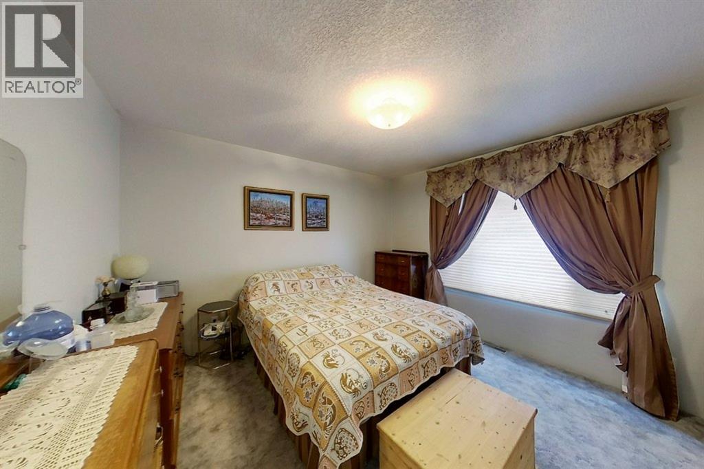 5114 49 Ave Property Photo 13
