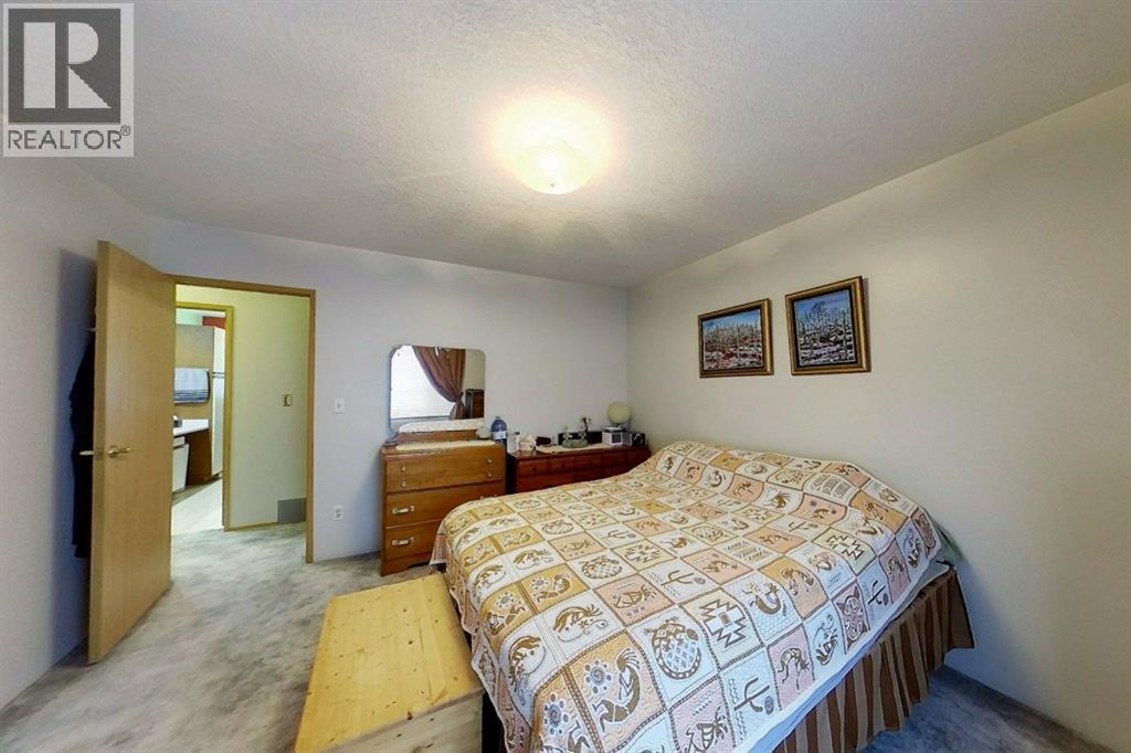 5114 49 Ave Property Photo 14