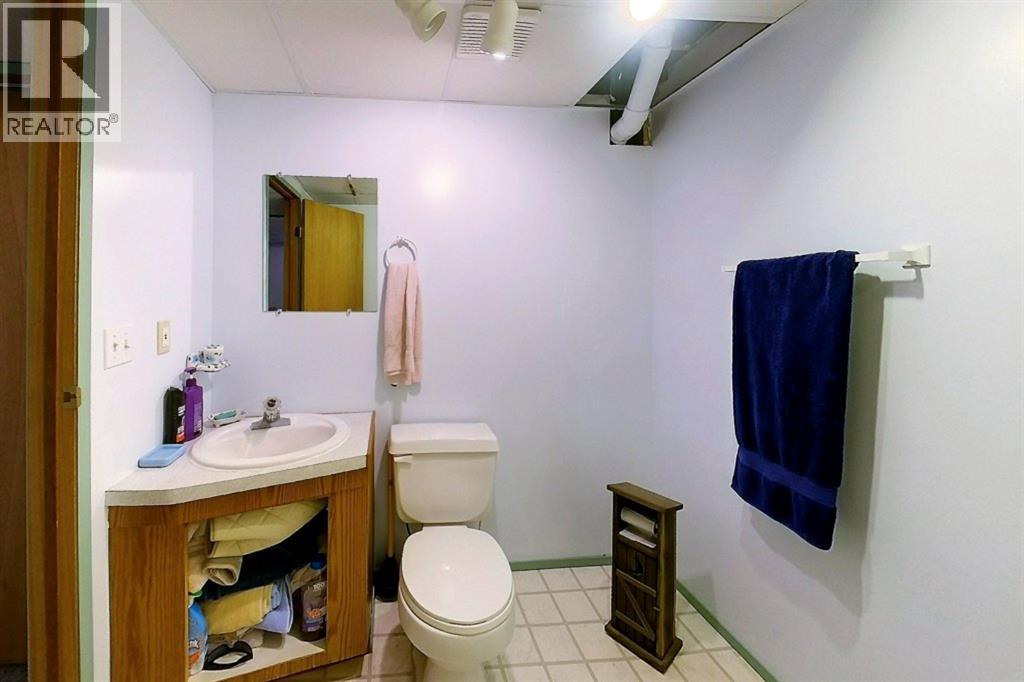 5114 49 Ave Property Photo 35