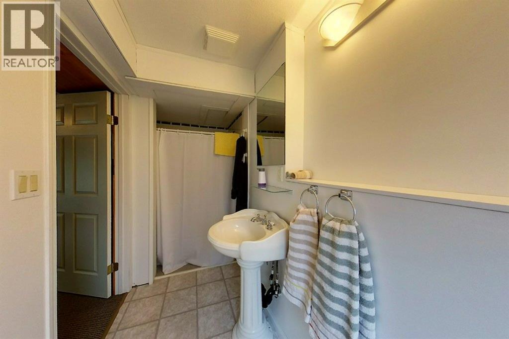 5114 49 Ave Property Photo 45