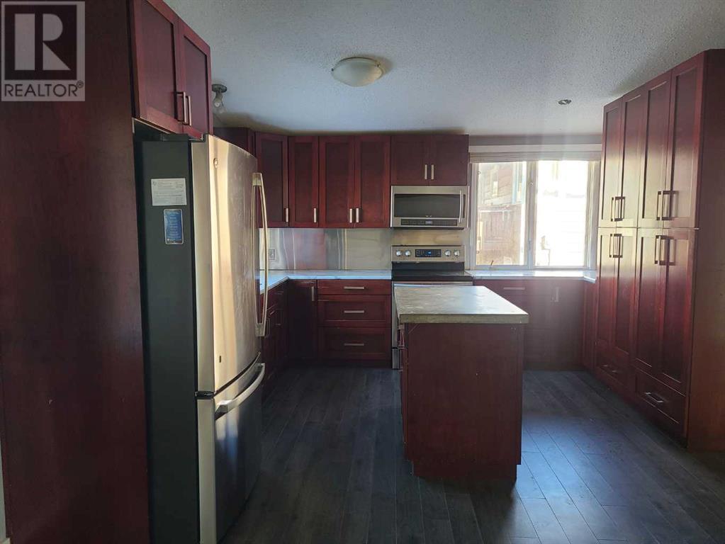 1414 53 Street Property Photo 4