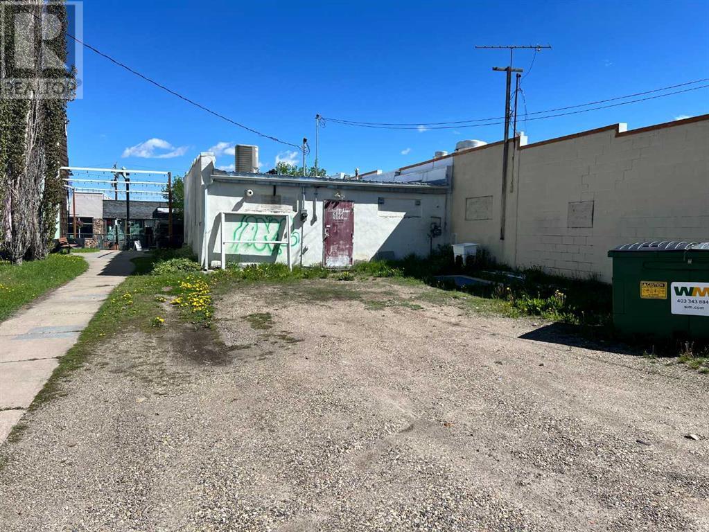 5023 50 Street Property Photo 6