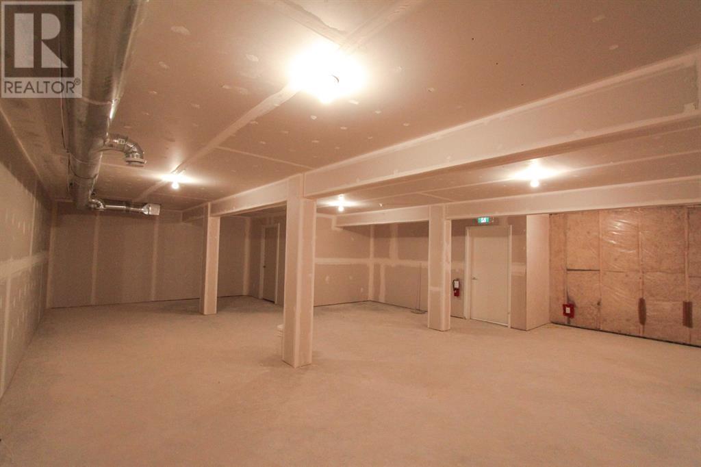 6104 Bowness Road Nw Property Photo 16