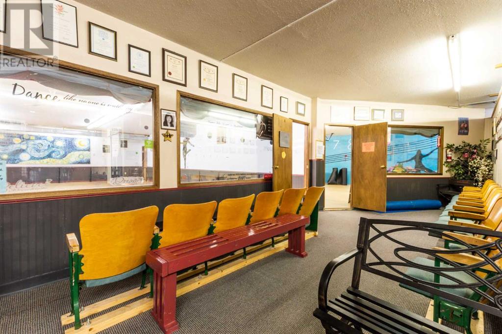 4814 49 Street Property Photo 11