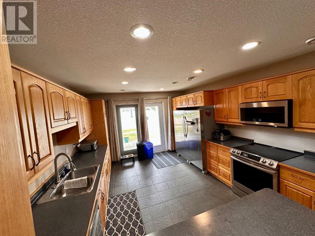 1506 42 Street Property Photo 6