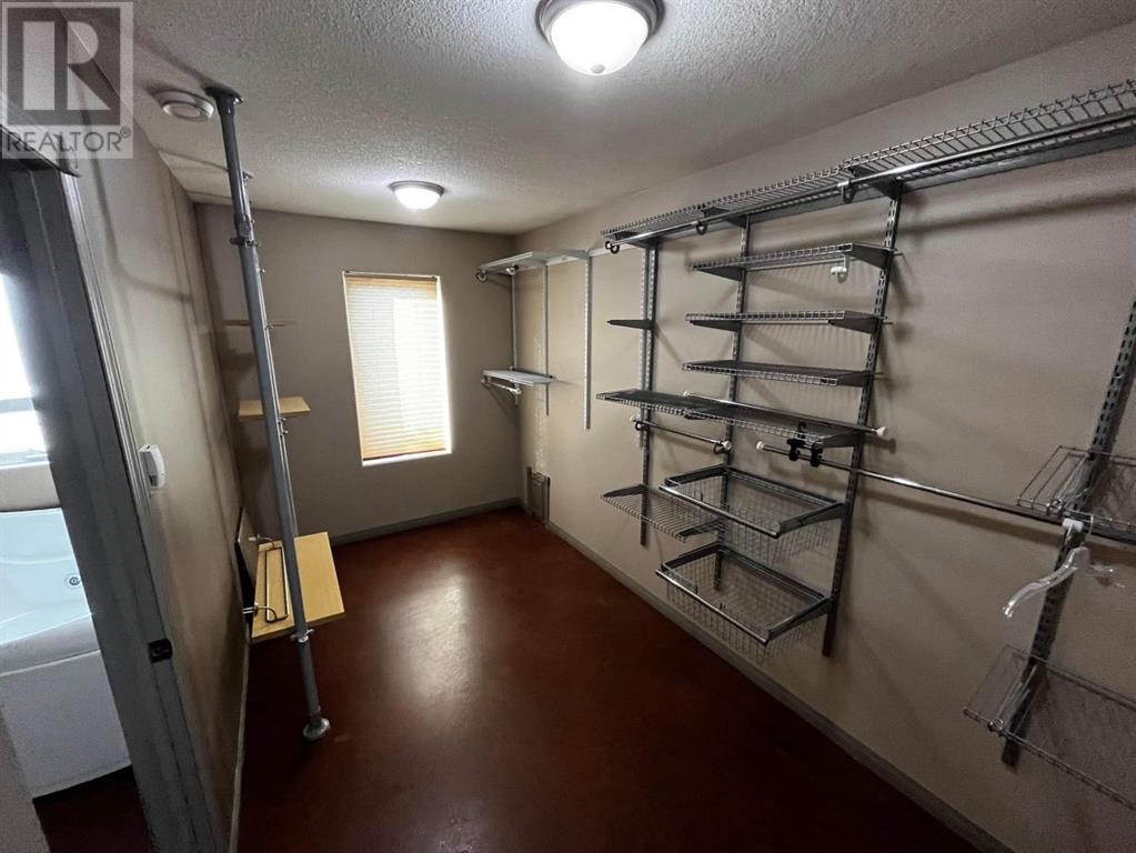 1506 42 Street Property Photo 11