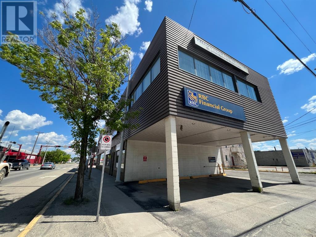 124 50 Street Property Photo 4