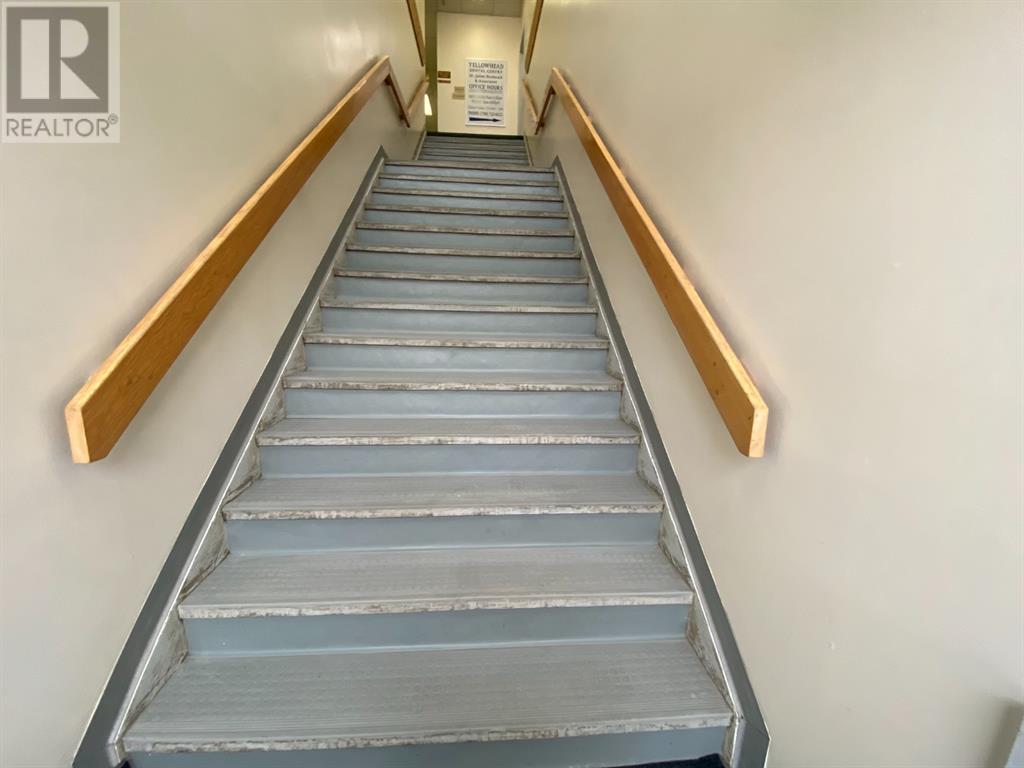 124 50 Street Property Photo 9