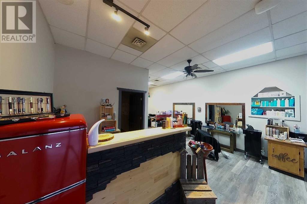 124 50 Street Property Photo 16