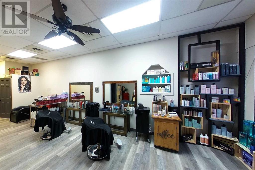 124 50 Street Property Photo 17