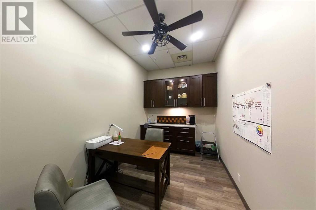 124 50 Street Property Photo 18