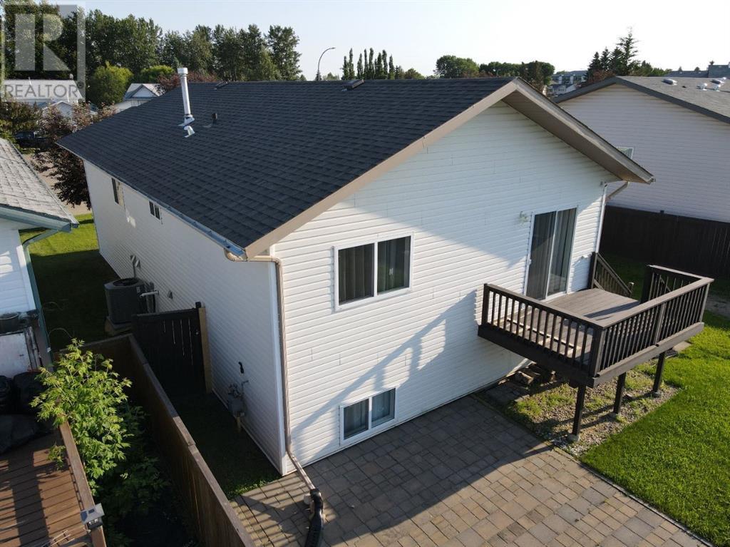 4412 56 Avenue Property Photo 3