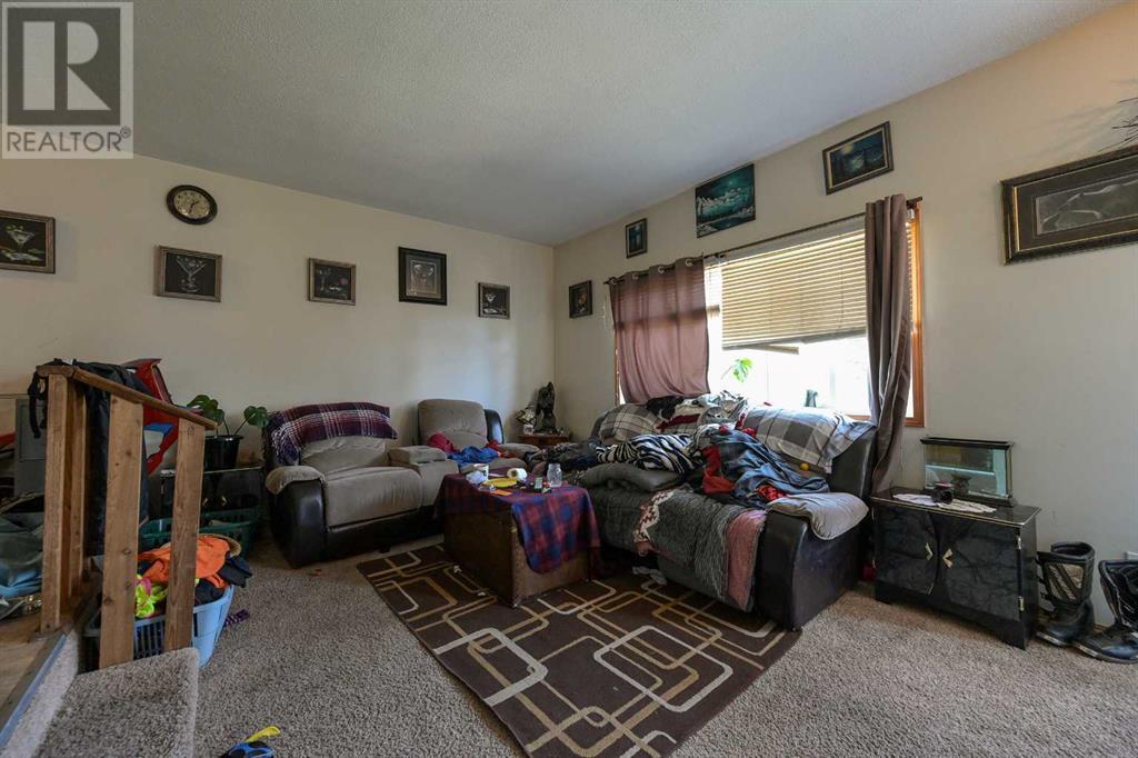 2220 22 Avenue Property Photo 4