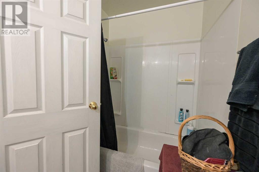 2220 22 Avenue Property Photo 8